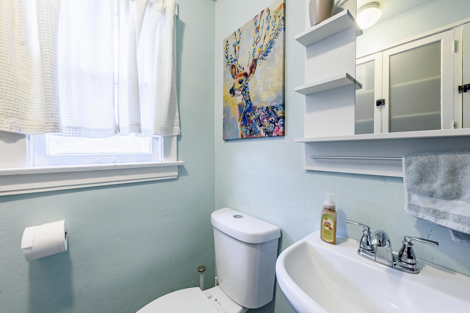 410 Repton Road Riverside, IL 60546 - Photo 11 of 30 a bathroom with a toilet sink and mirror