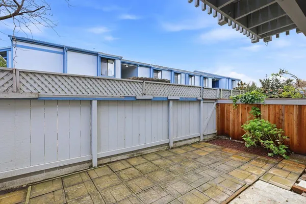 a view of a back yard of the house
