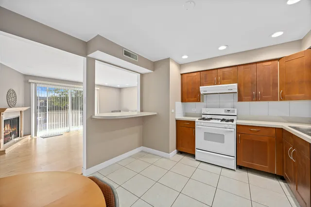 $1,750 | 11126 South 84th Avenue, Unit 11126, Palos Hills, IL 60465