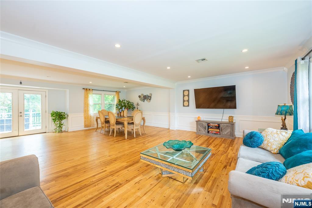 375 Queens Court Ridgewood, NJ 07450 - Photo 9 of 50