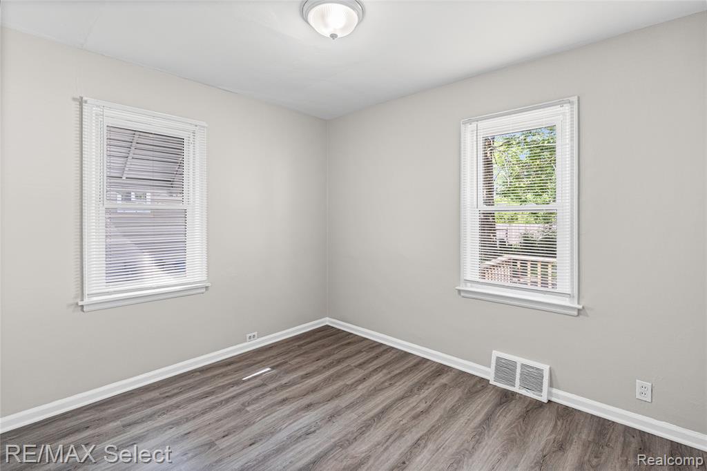 4305 Pengelly Road Flint, MI 48507 - Photo 21 of 36