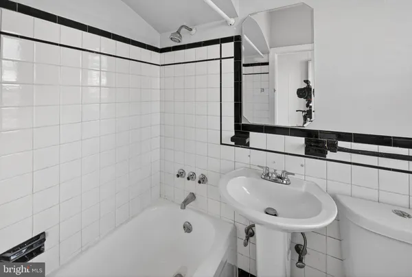 $4,850 | 816 Kentucky Avenue Southeast, Washington, DC 20003