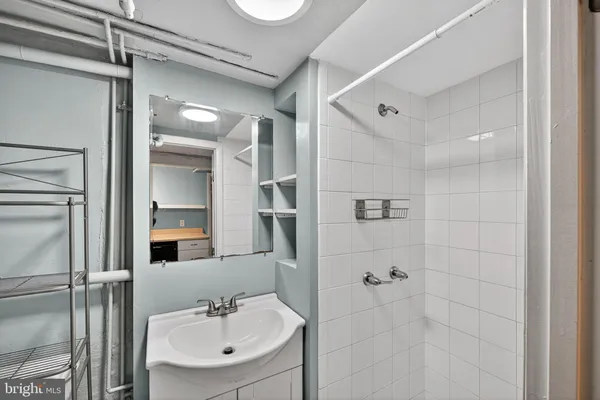 $4,850 | 816 Kentucky Avenue Southeast, Washington, DC 20003