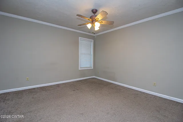 a view of empty room with window