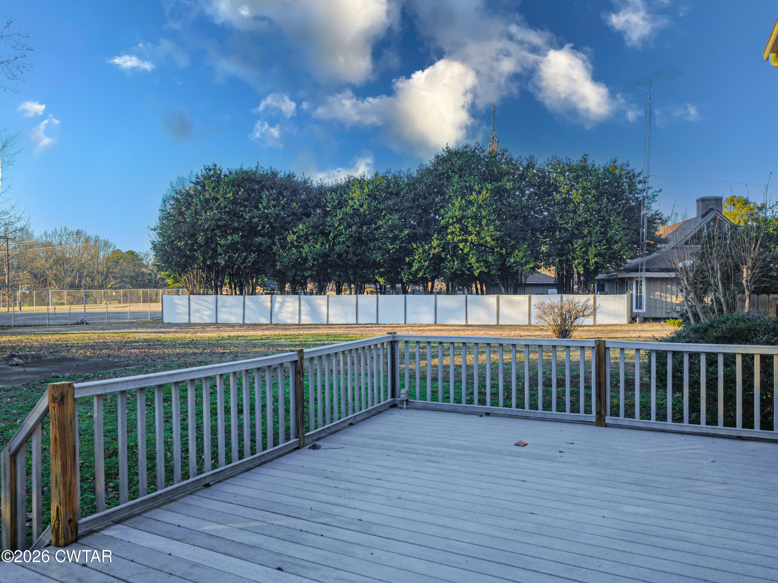 231 Tuckahoe Road Jackson, TN 38305 - Photo 29 of 39 a view of a balcony and trees