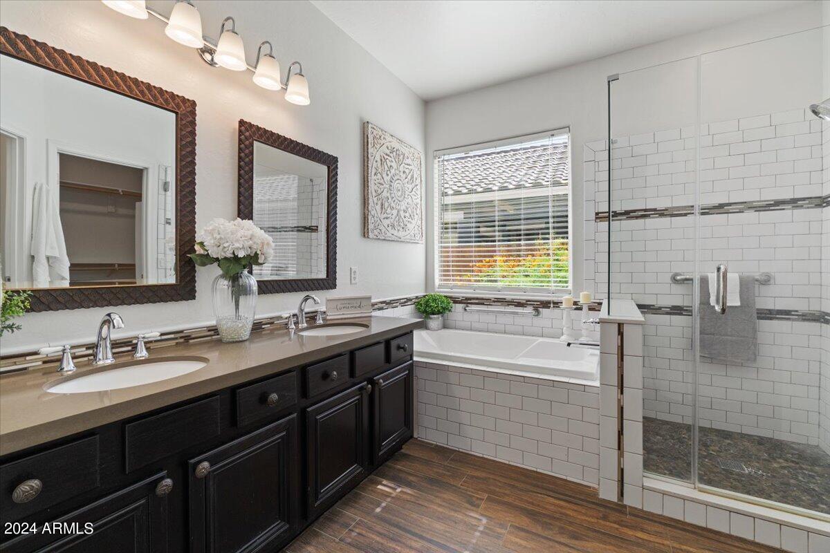 4620 East Murrieta Road Gilbert, AZ 85297 - Photo 15 of 31 19-Primary bathroom