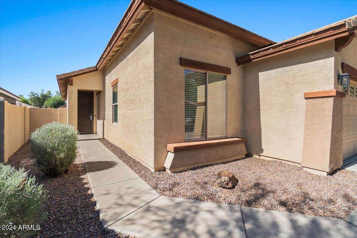 4620 East Murrieta Road Gilbert, AZ 85297 - Photo 2 of 31 04-Front entry & walkway