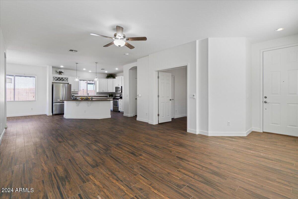 4620 East Murrieta Road Gilbert, AZ 85297 - Photo 3 of 31 07-Living Room & Entry
