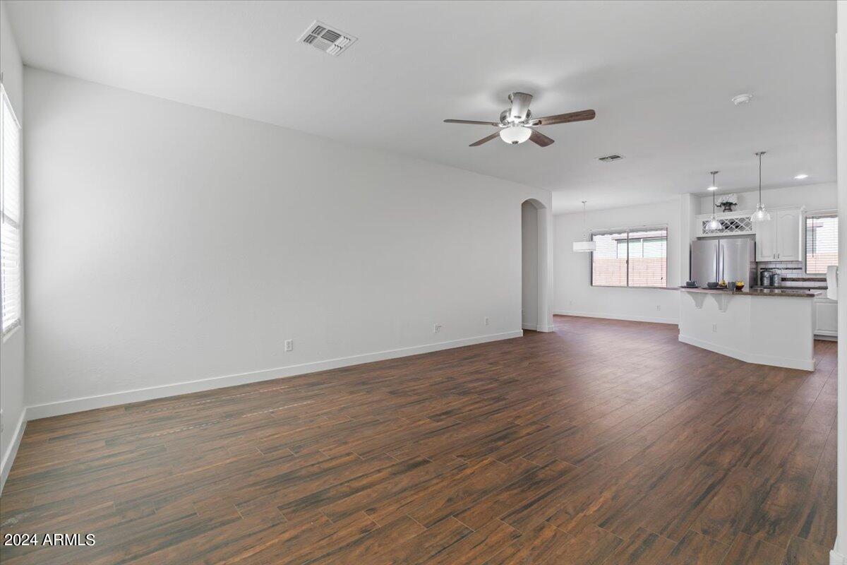 4620 East Murrieta Road Gilbert, AZ 85297 - Photo 4 of 31 06-Living Room & Kitchen