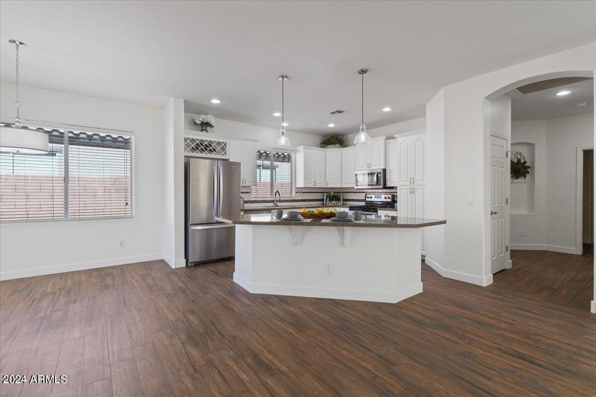 4620 East Murrieta Road Gilbert, AZ 85297 - Photo 6 of 31 09-Kitchen & Dining