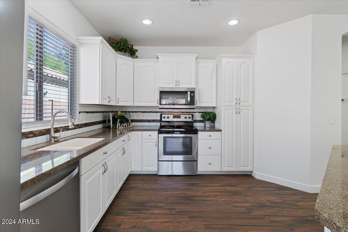 4620 East Murrieta Road Gilbert, AZ 85297 - Photo 9 of 31 12-Kitchen