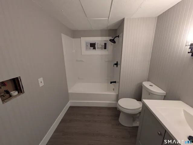 $1,350 | 183 North Main Street, Branford, CT 06405