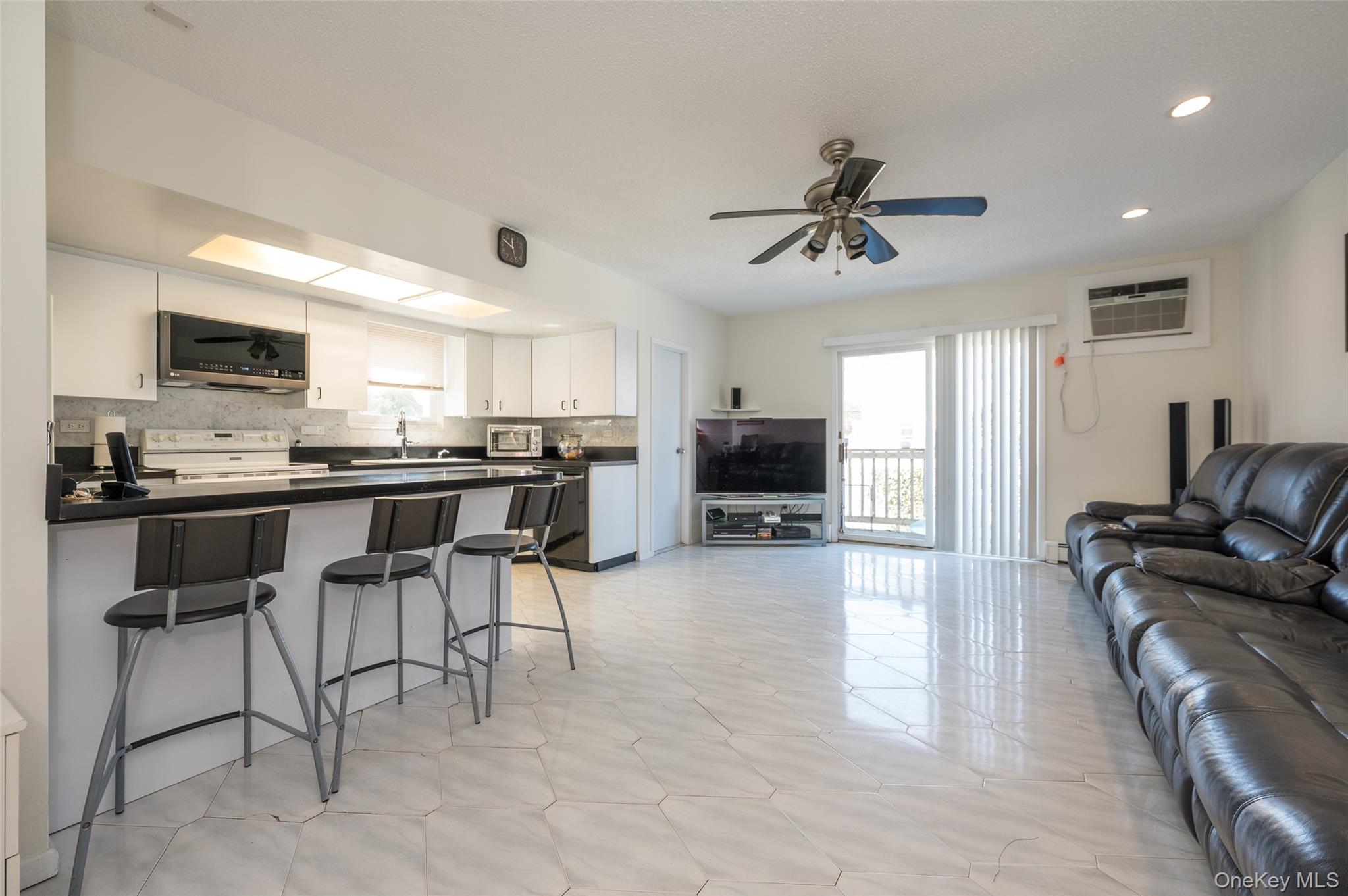 3124 Ralph Avenue Oceanside, NY 11572 - Photo 4 of 15