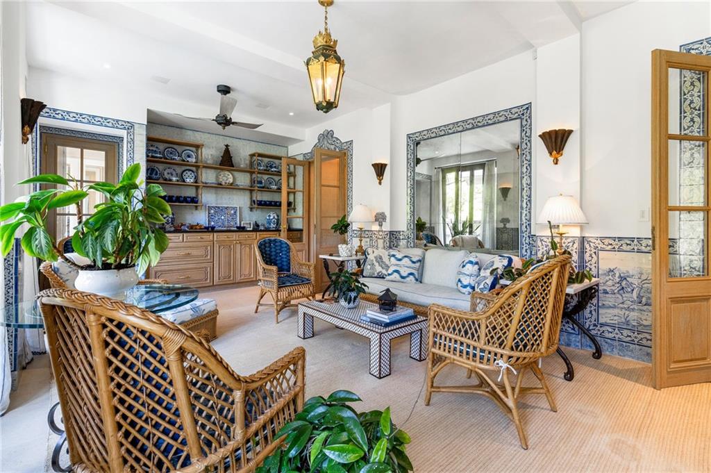 2288 Peachtree Road Northwest, Unit 6 Atlanta, GA 30309 - Photo 8 of 87 a living room with furniture and a potted plant