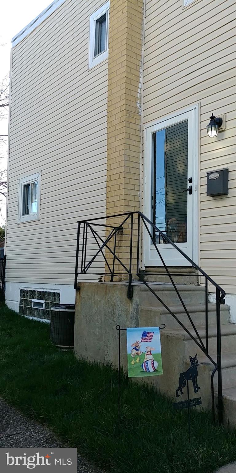 2829 Shipley Road Philadelphia, PA 19152 - Photo 2 of 20 Entrance