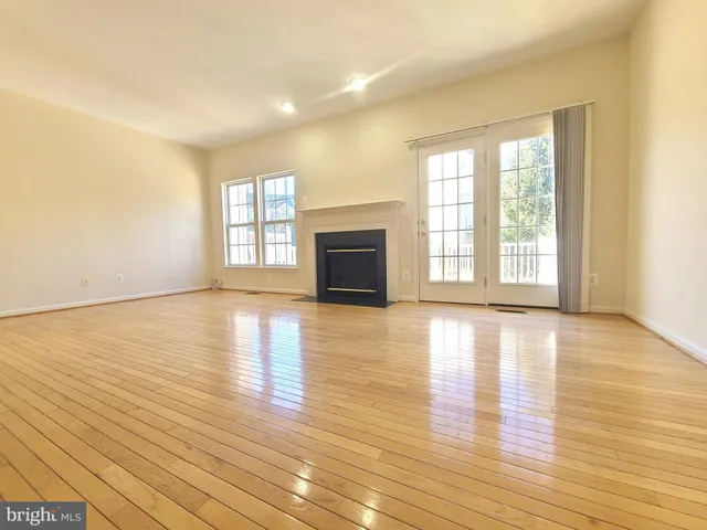 $679,900 | 8118 Horseshoe Cottage Circle, Lorton, VA 22079