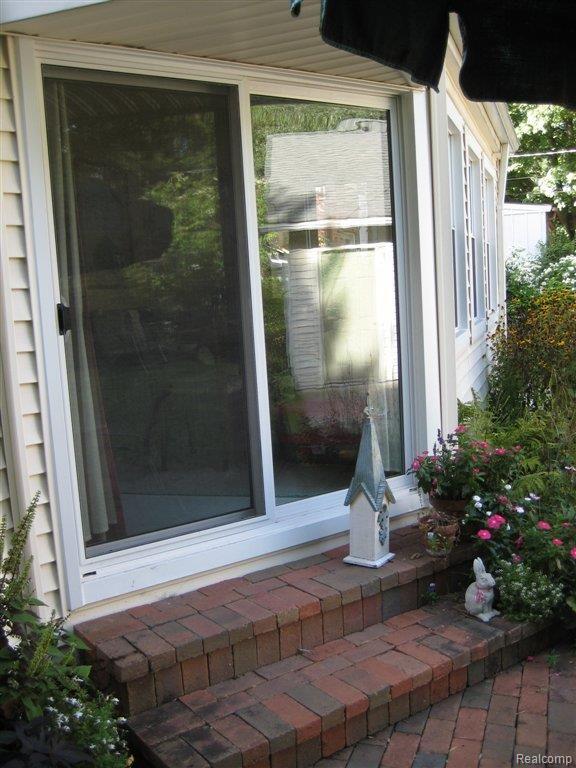 4088 Cumberland Road Berkley, MI 48072 - Photo 39 of 49 Doorwall