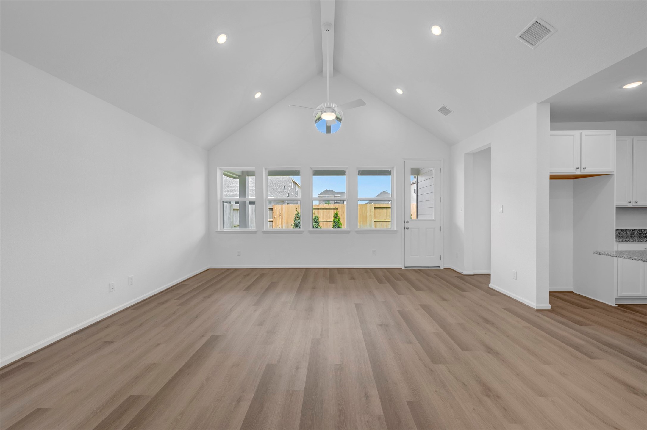 29406 Suncreek Rnch Court Waller, TX 77484 - Photo 12 of 40 Impressive great room with vaulted ceilings