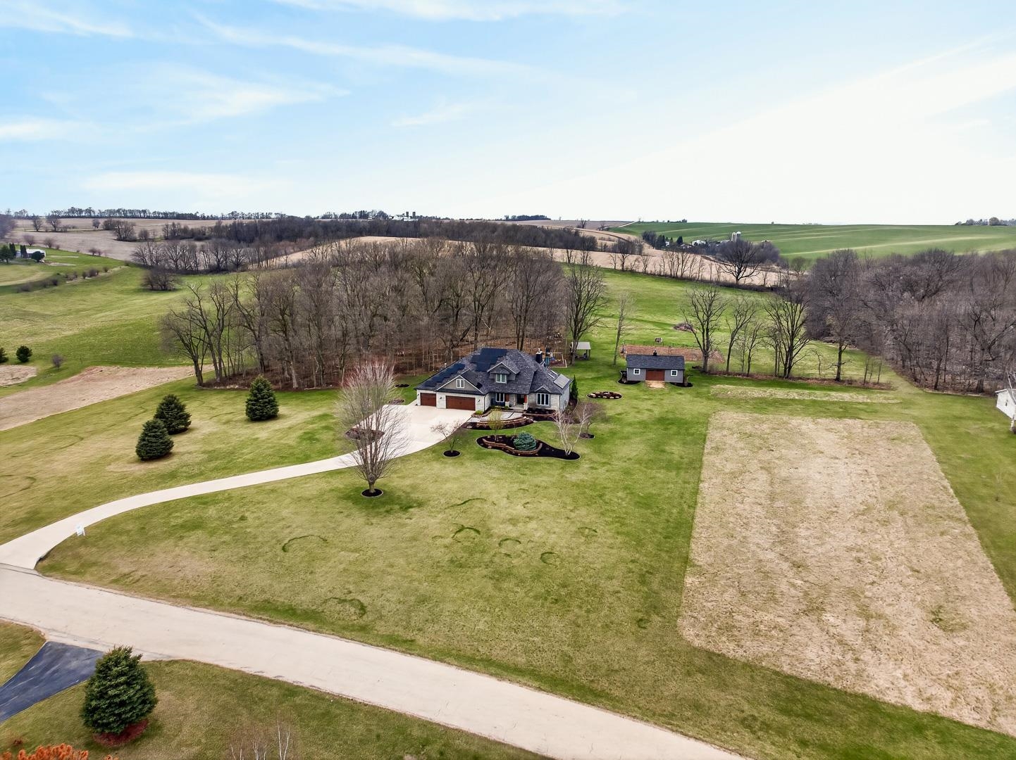 W4845 Pembridge Trail Monroe, WI 53566 - Photo 3 of 68