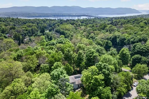 $560,000 | 305 Oak Lane, Newburgh, NY 12550
