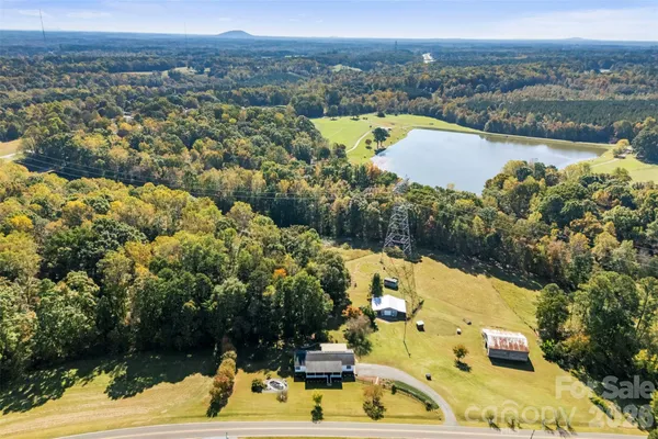 $639,900 | 320 Huffstetler Lake Road, Dallas, NC 28034