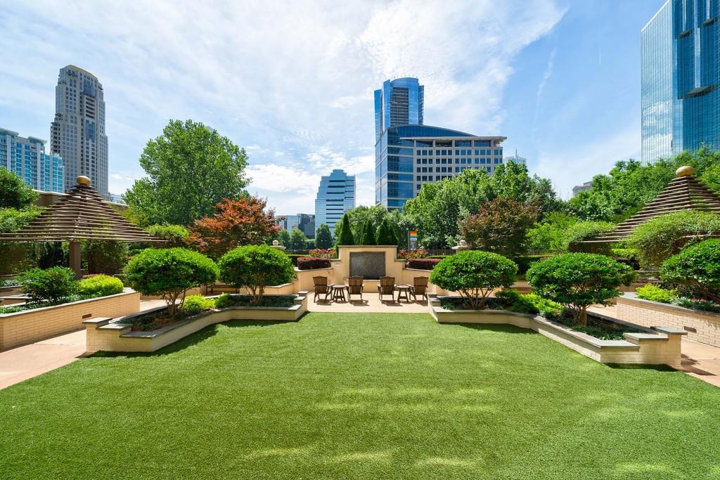 3334 Peachtree Road Northeast, Unit 1506 Atlanta, GA 30326 - Photo 33 of 51 a view of a garden with houses