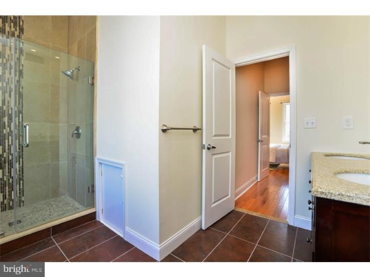 446 Tree Street Philadelphia, PA 19148 - Photo 17 of 22 Master Bathroom