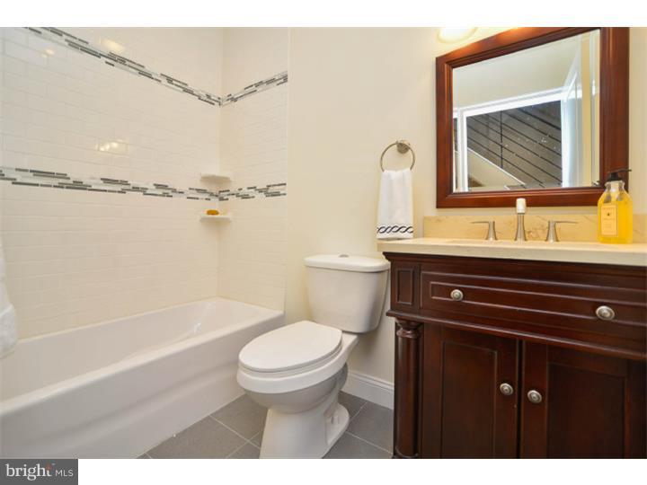 446 Tree Street Philadelphia, PA 19148 - Photo 19 of 22 Bathroom