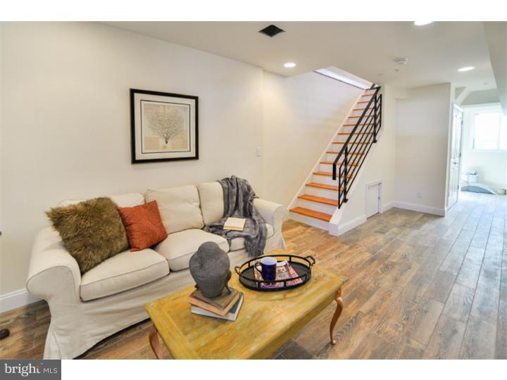 446 Tree Street Philadelphia, PA 19148 - Photo 9 of 22 Living Room