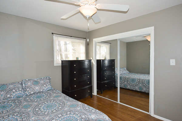 720 Durham Lane Hoffman Estates, IL 60169 - Photo 15 of 34 a bedroom with a bed and a mirror