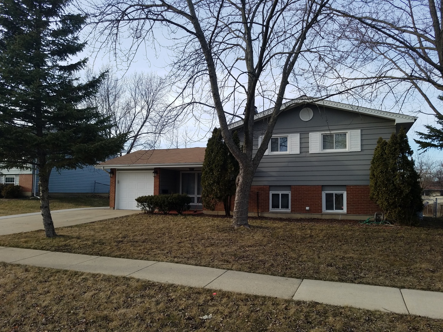 720 Durham Lane Hoffman Estates, IL 60169 - Photo 2 of 34 a front view of a house with a yard