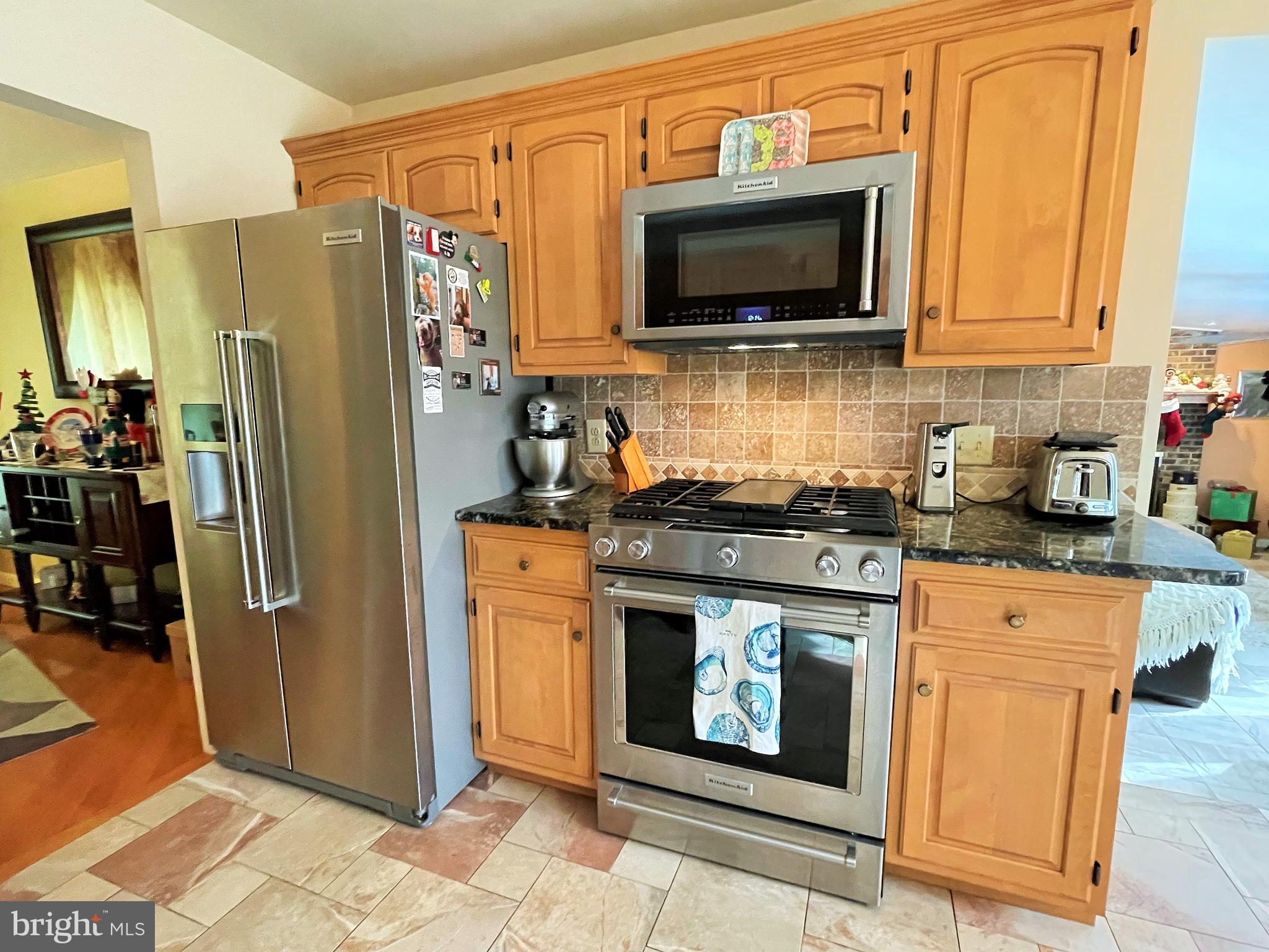 11 Thornbury Road Reading, PA 19606 - Photo 16 of 62 Kitchen with all Kitchen Aid Stainless appliances