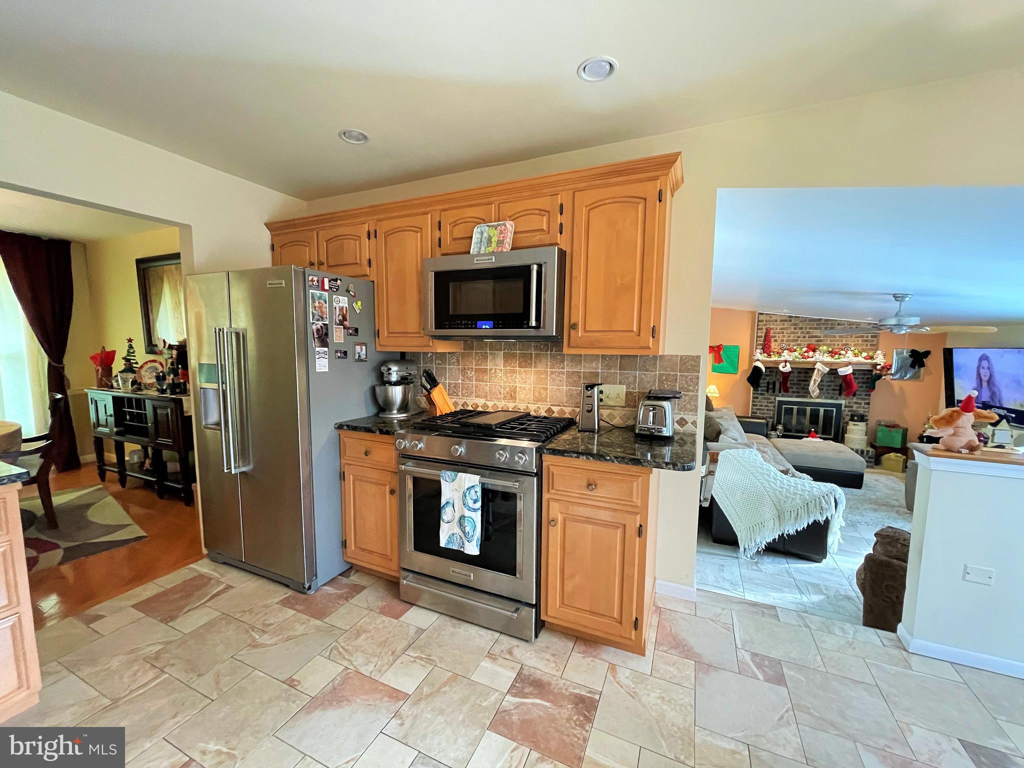 11 Thornbury Road Reading, PA 19606 - Photo 17 of 62 Kitchen with 5 Burner Gas Range