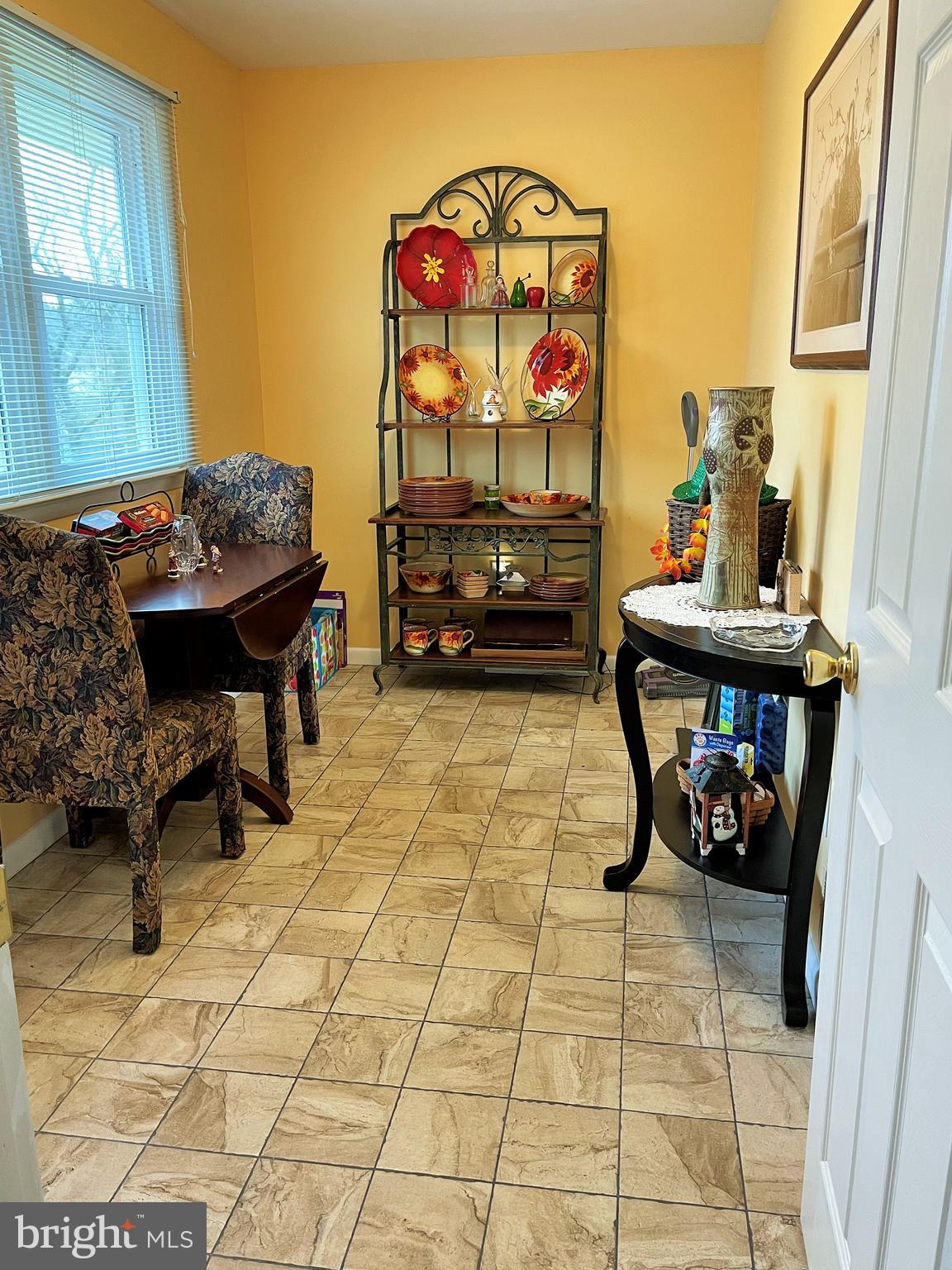 11 Thornbury Road Reading, PA 19606 - Photo 24 of 62 Buffet/Breakfast Room