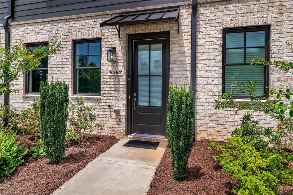 6562 Beacon Drive, Atlanta, GA 30328 Compass