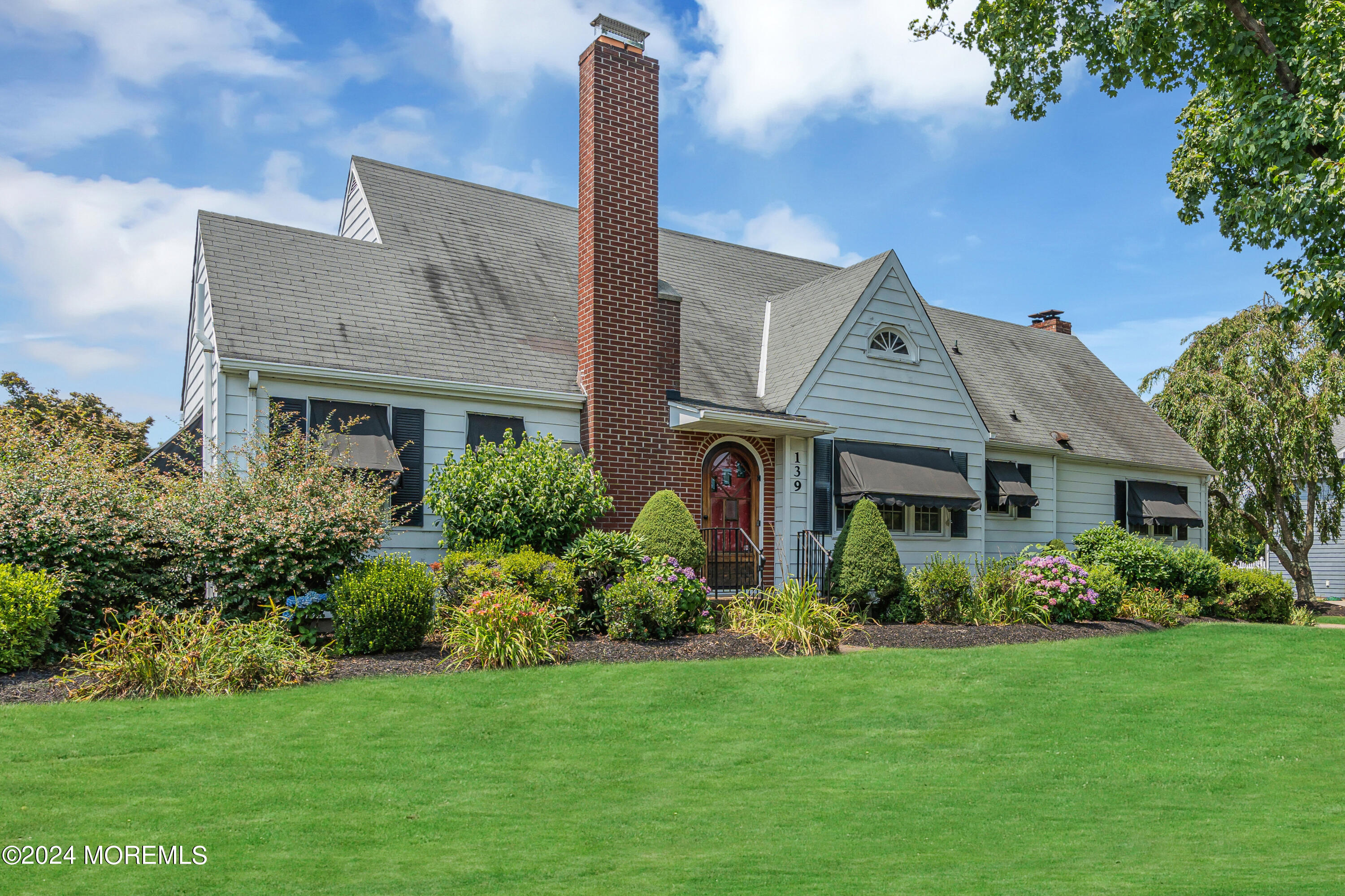 139 Broadway Road Freehold, NJ 07728 - Photo 4 of 37 a front view of house with garden