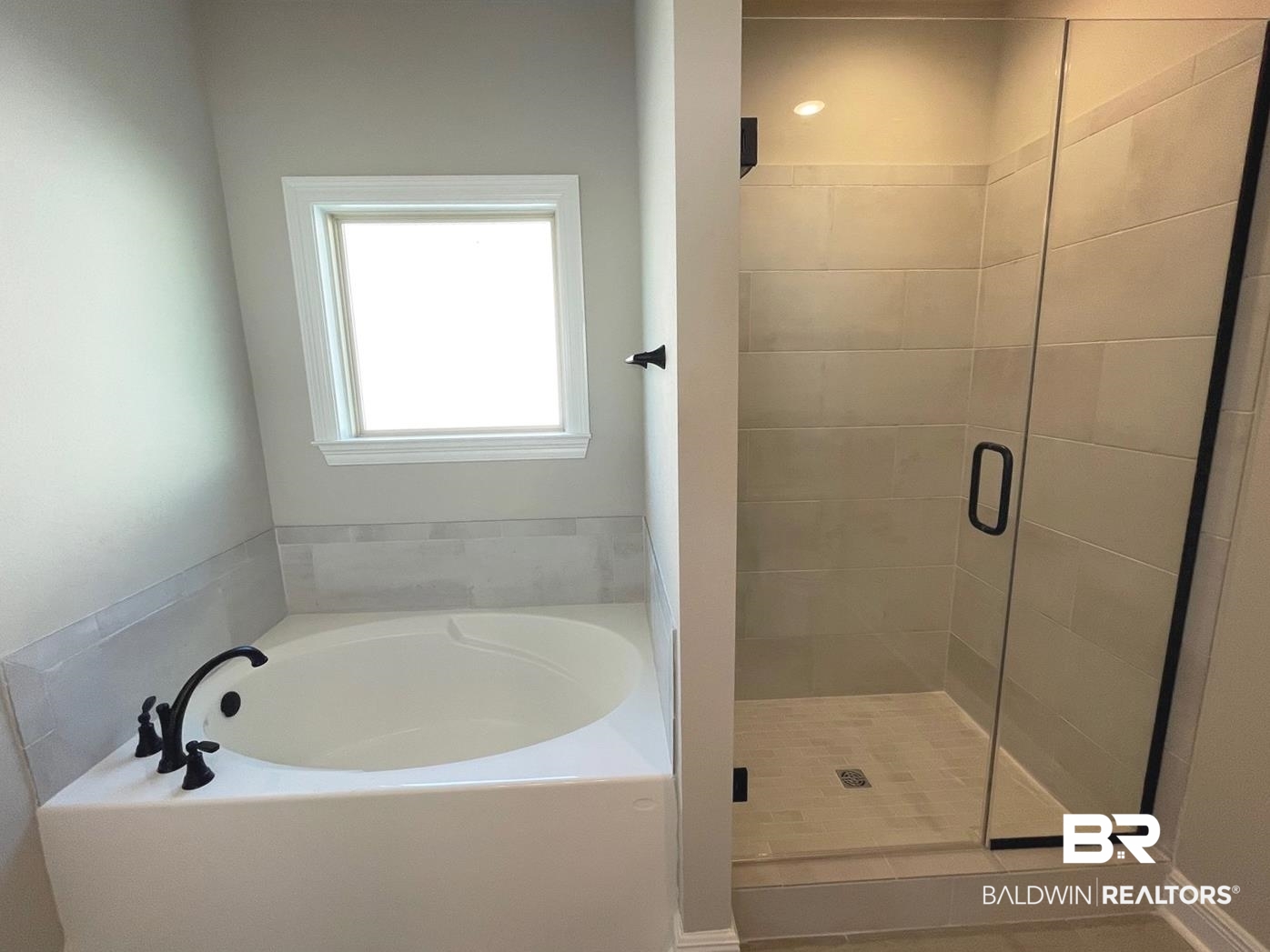 1634 Fenton Circle Foley, AL 36535 - Photo 7 of 14 Bathroom with independent shower and bath