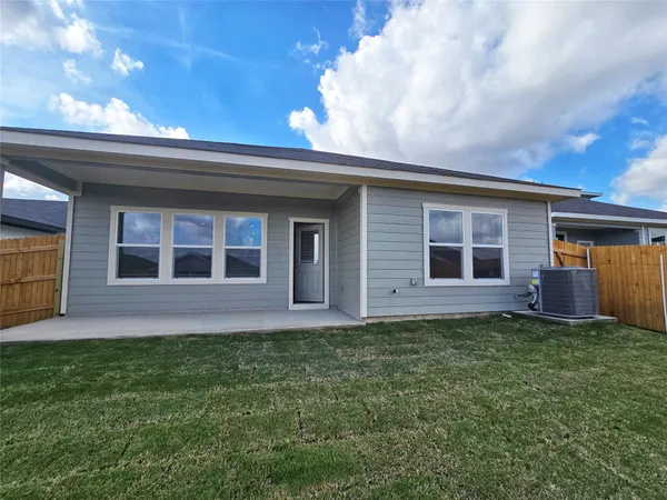 $2,300 | 352 San Juan Trail, Bastrop, TX 78602