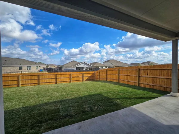 $2,300 | 352 San Juan Trail, Bastrop, TX 78602