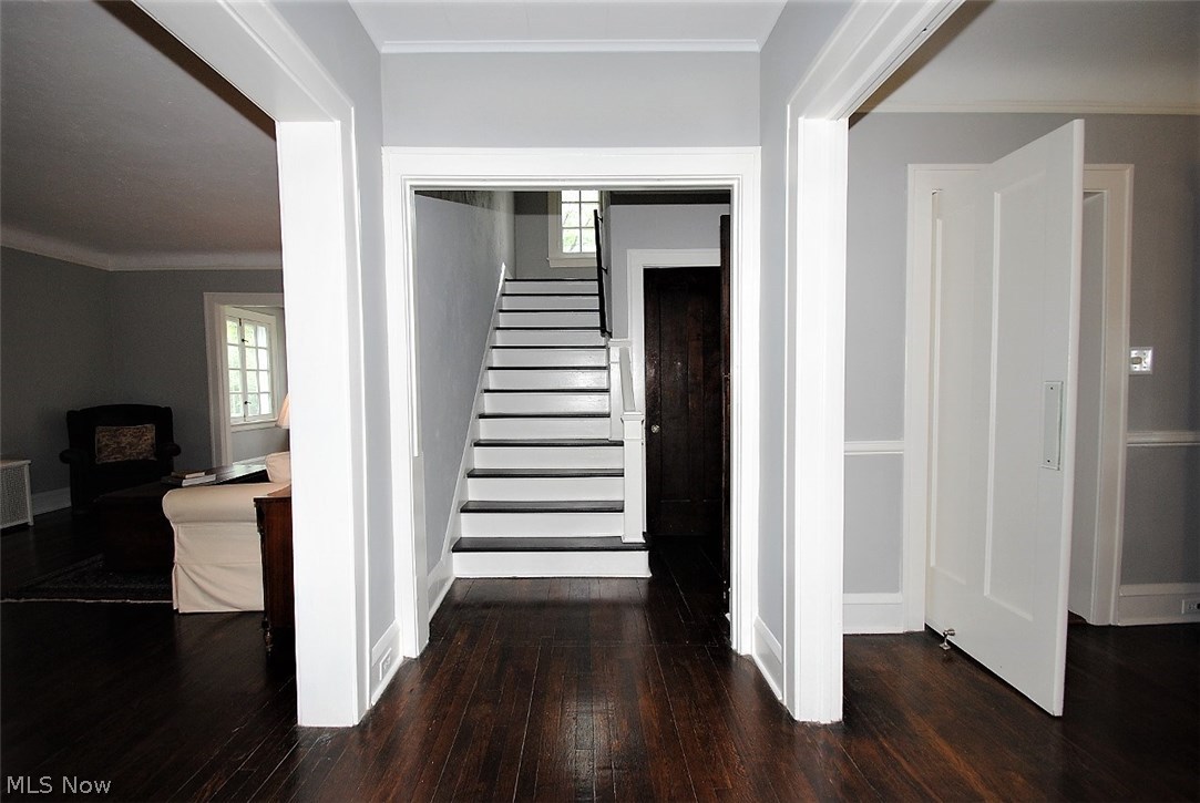 2988 Chadbourne Road Cleveland, OH 44120 - Photo 3 of 34 SPACIOUS FRONT ENTRY HALL OPENS TO LIVING ROOM, DINING ROOM AND STAIRWAY