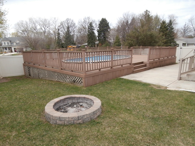 501 West Edgewood Road Lombard, IL 60148 - Photo 3 of 12 a view of a backyard with a small cabin