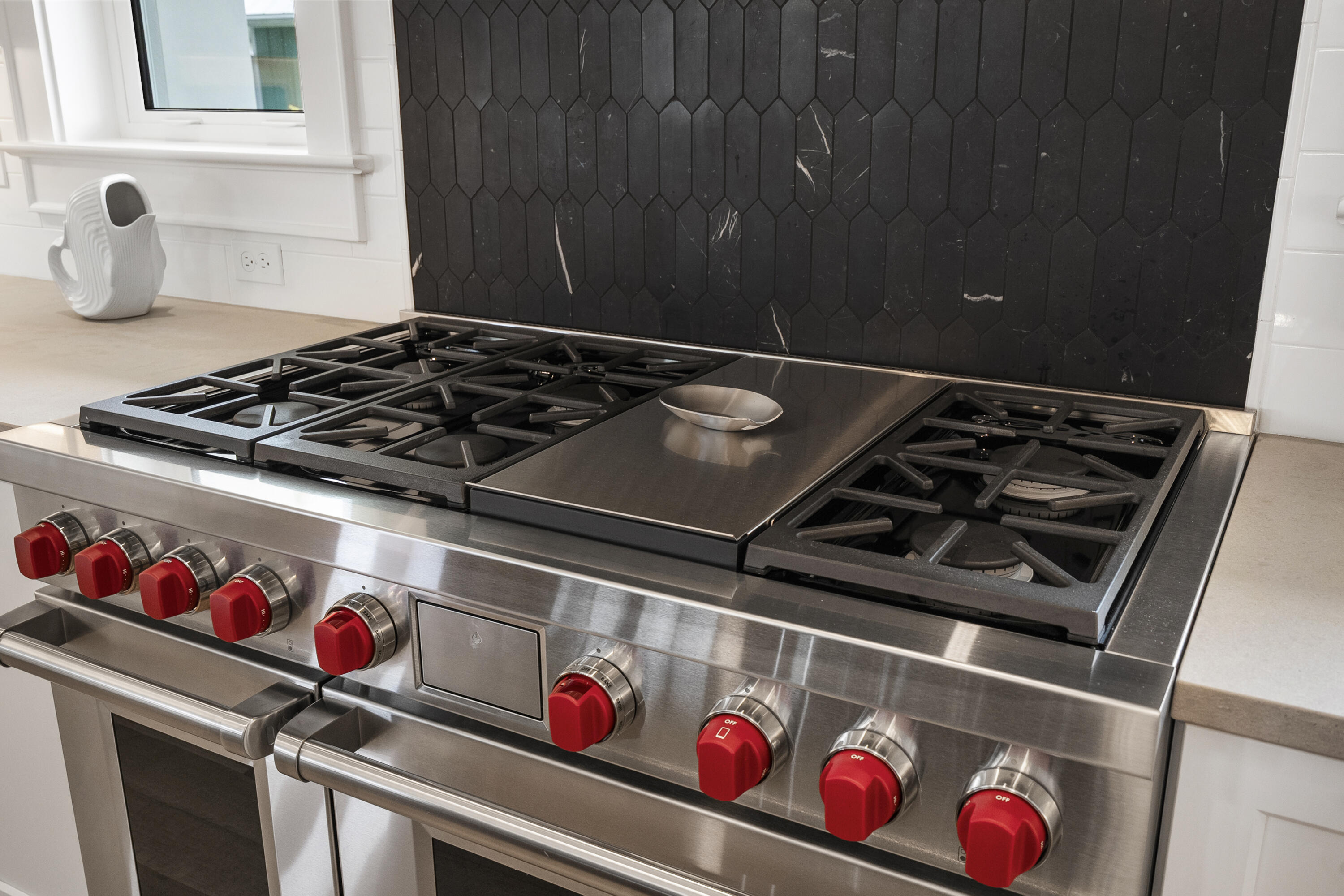 3973 Southeast Topsail Court Stuart, FL 34997 - Photo 31 of 38 Stove