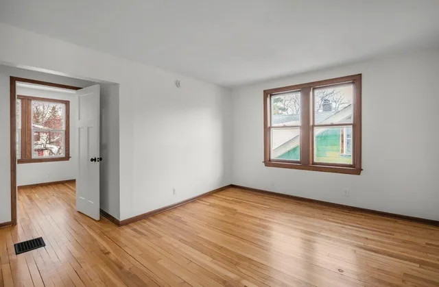 $339,000 | 1048 Thomas Avenue West, St. Paul, MN 55104