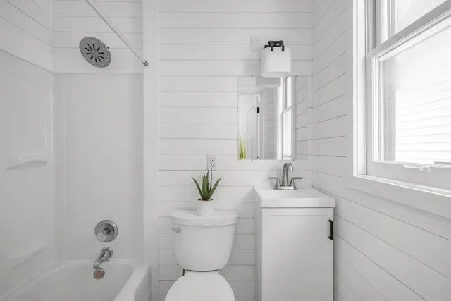 $339,000 | 1048 Thomas Avenue West, St. Paul, MN 55104