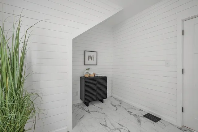 $339,000 | 1048 Thomas Avenue West, St. Paul, MN 55104