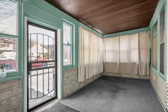 $339,000 | 1048 Thomas Avenue West, St. Paul, MN 55104