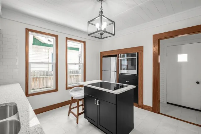 $339,000 | 1048 Thomas Avenue West, St. Paul, MN 55104