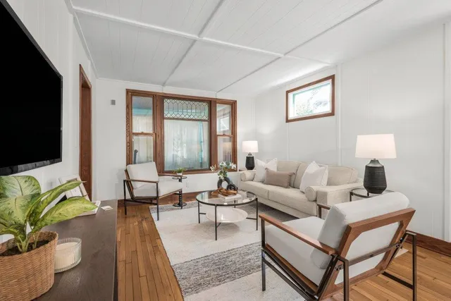 $339,000 | 1048 Thomas Avenue West, St. Paul, MN 55104