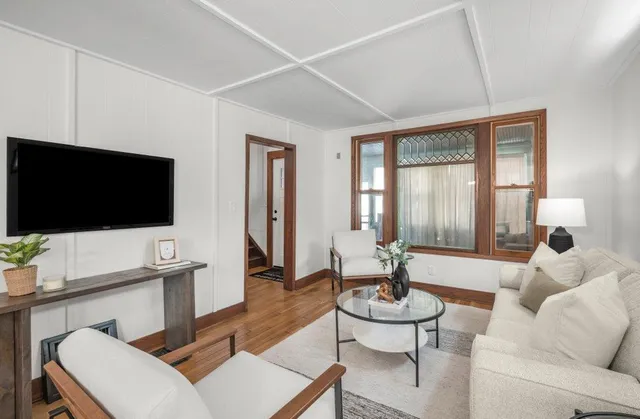 $339,000 | 1048 Thomas Avenue West, St. Paul, MN 55104