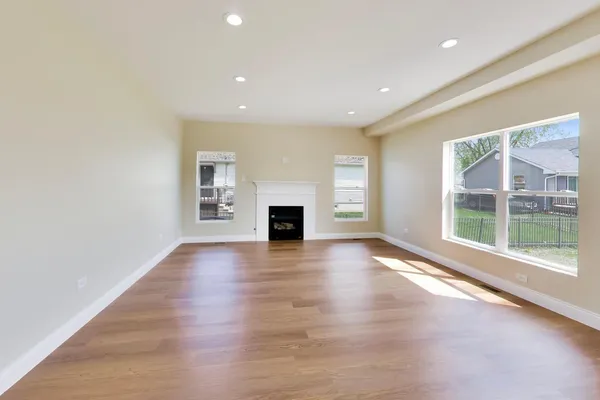 $479,900 | 239 Parker Avenue, Aurora, IL 60505